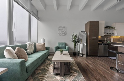 Peachtree Center Apartment | Downtown High-Rise w/City Views, Pool & Gym