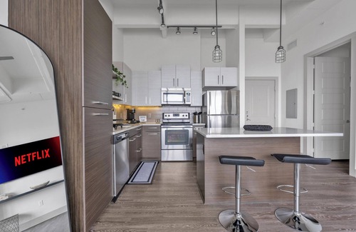 Peachtree Center Apartment | Downtown High-Rise w/City Views, Pool & Gym