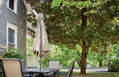 Eureka Springs Historic District House | Downtown home with central AC, outdoor space, garden, washer/dryer & fireplace