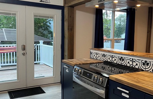 Keene House | Downtown Hot Tub Escape