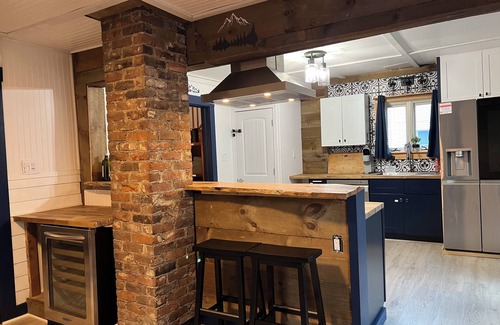 Keene House | Downtown Hot Tub Escape