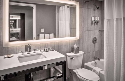 Center City West Resort | Downtown Hotel Near Fairmount Park! Pet-Friendly Unit, Outdoor Pool!