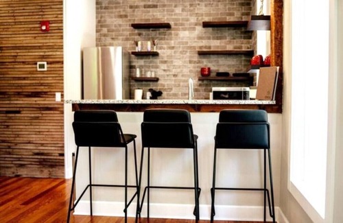 Eureka Springs Historic District Condo | Downtown+HotTub+Wifi+FreeParking @ 151 Spring Suite E