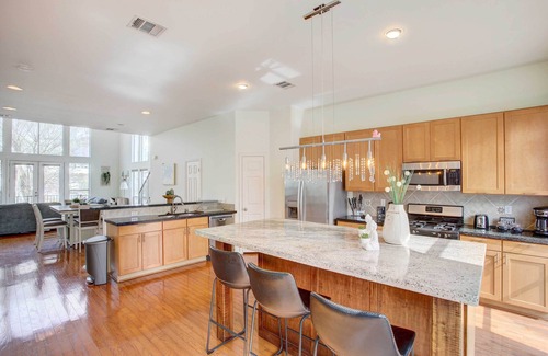 East Downtown Houston House | Downtown Houston Townhome w/City Views!