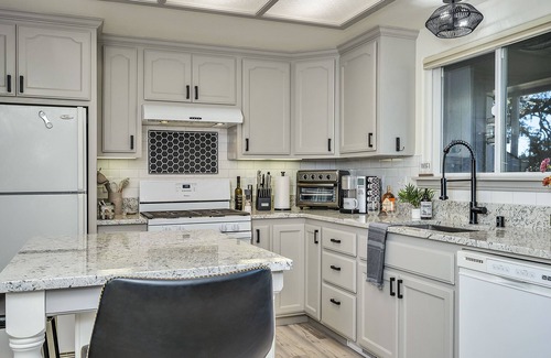 Kelseyville House | Downtown Kelseyville home l GREAT backyard w/hot tub & AMAZING Konocti views!