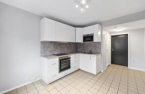 Toyen Apartment | DOWNToWN KING BED FASHiONABLE