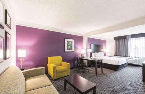 San Antonio House | Downtown King Studio Getaway, Pet-Welcome, Near Hemisfair Plaza