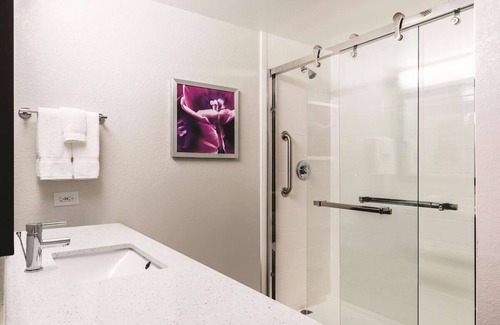 San Antonio House | Downtown King Studio Getaway, Pet-Welcome, Near Hemisfair Plaza