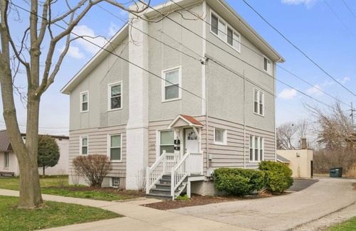 Libertyville Apartment | Downtown Libertyville Apt Near Naval Base