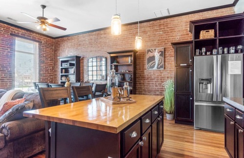 Perryville Apartment | Downtown Loft w/Amazing Bath Tub & Shower