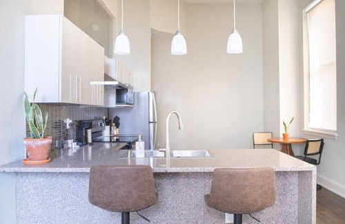 East Town Apartment | Downtown Luxury 1BR Loft