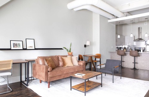East Town Apartment | Downtown Luxury 1BR Loft