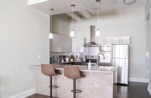 East Town Apartment | Downtown Luxury 1BR Loft