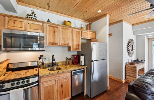 Blowing Rock Cabin | Downtown Main Street-2 BR “Bull”