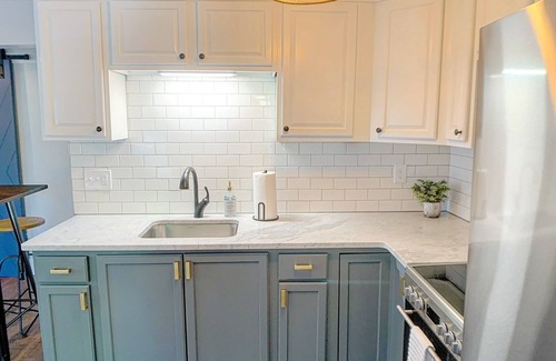 Shepherdstown Apartment | Downtown Modern 2BR step from dining and shopping