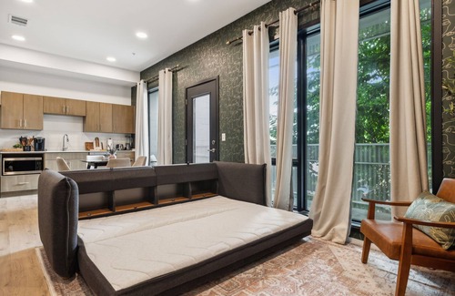 Eighth Avenue Condo | Downtown Nashville/Gulch Luxury Condo- Sleeps 6