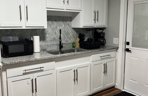Rosewood Apartment | Downtown- Near USC, Williams Brice Stadium, Fort Jackson