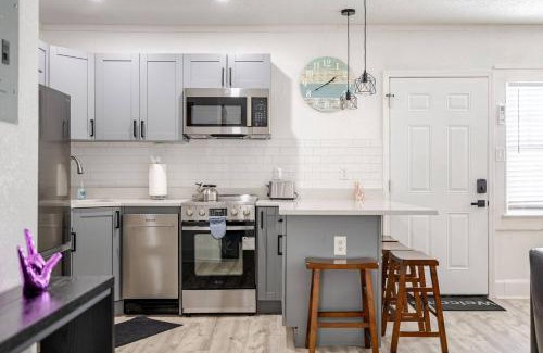 Historic Uptown Apartment | Downtown Oasis - One Bedroom Private Bungalow