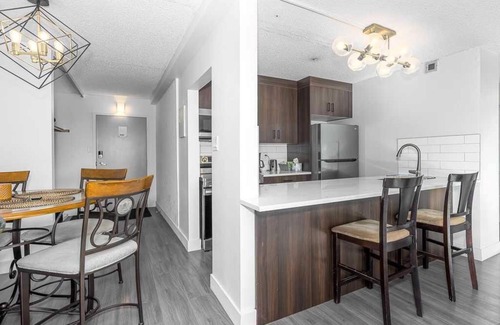 East Village Apartment | Downtown oasis right with Calgary Tower views. Close to attractions and Ctrain.