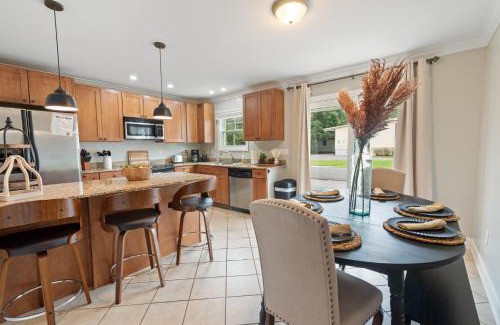 Biloxi Apartment | Downtown Ocean Springs Townhouse 3 bedrooms