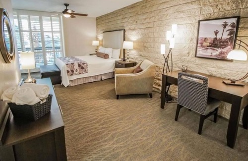 Historic Tennis Club Resort | Downtown Palm Springs Resort - Sleeps 4! Coachella-Easter week.