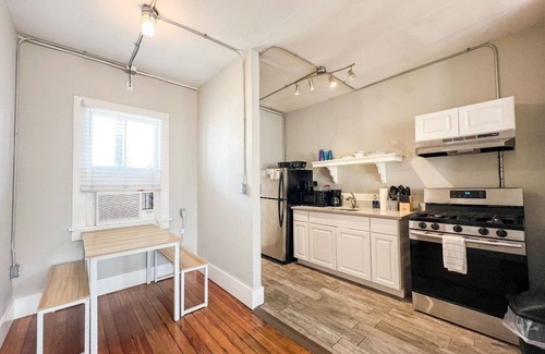 Central City Apartment | Downtown+PetsOK+Amercn Bk Center+Extd Stay Discts