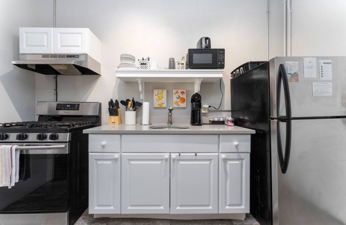 Central City Apartment | Downtown+PetsOK+Amercn Bk Center+Extd Stay Discts