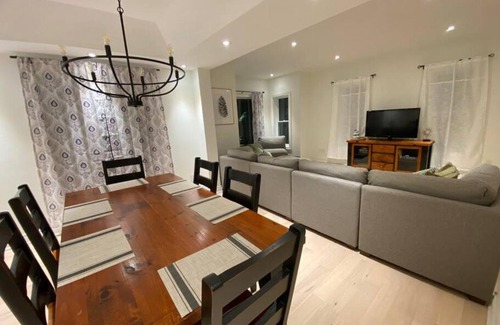 Prince Edward House | Downtown Picton 3 bedroom