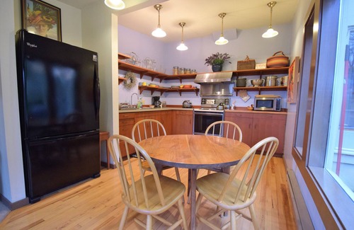 Port Townsend Apartment | Downtown Port Townsend - Hillside Penthouse Vacation Rental
