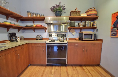 Port Townsend Apartment | Downtown Port Townsend - Hillside Penthouse Vacation Rental