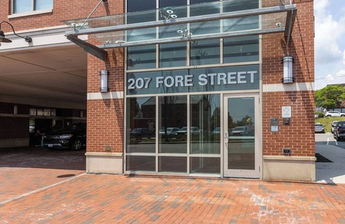 East Bayside Condo | Downtown Portland 2B2B Condo with Water View