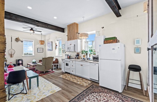 Issue Condo | Downtown Residential Suite across from the Beach