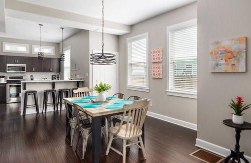 Holy Cross House | Downtown Retreat 1 mile from city center!