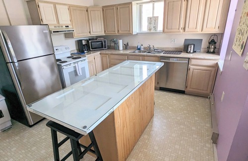 Cumberland Apartment | Downtown Rustic Refuge - Explore the city from this Adventure Base!