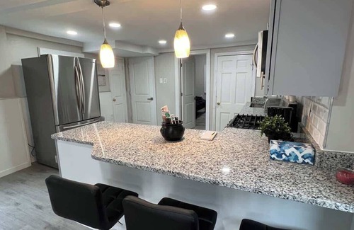 Salem House | Downtown Salem retreat 3BD w/parking