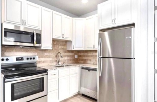 Gillespie Park Apartment | Downtown Sarasota | 1 Bd 1 Ba | Beach | + Pets