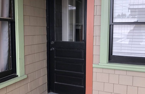 Historic Old Northeast Apartment | Downtown St. Petersburg carriage house close to Tavern/Pizza/Black Crow Coffee!