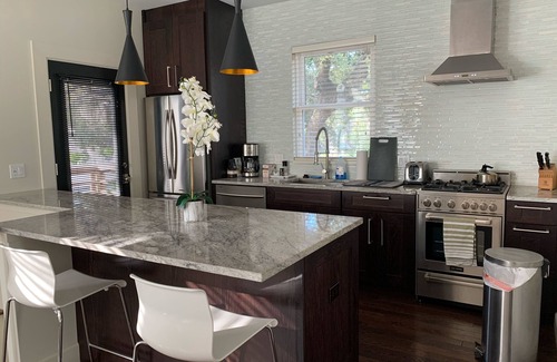 St. Petersburg - Clearwater Apartment | Downtown! Steps to Beach Drive restaurants, shops, and gorgeous waterfront!
