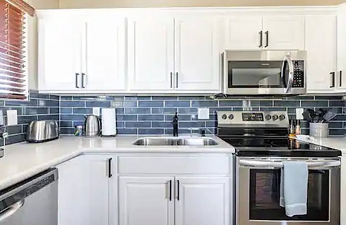 Mitchell Park East Apartment | Downtown Tempe Historical Neighborhood & minutes to ASU