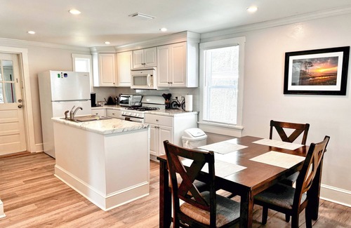 Thomasville House | Downtown Thomasville Retreat- Walk Downtown!