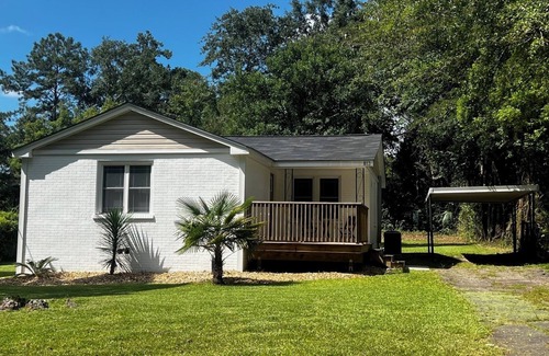 Thomasville House | Downtown Thomasville Retreat- Walk Downtown!