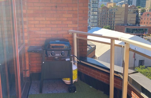 St. Lawrence Apartment | Downtown Toronto get cozy and enjoy a nice neighborhood, easy access to transit
