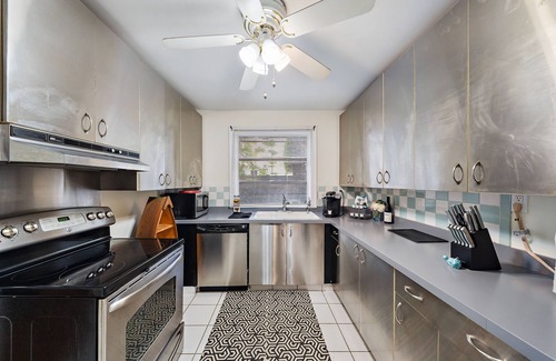 Sunshine Park House | Downtown Tropical Oasis!
