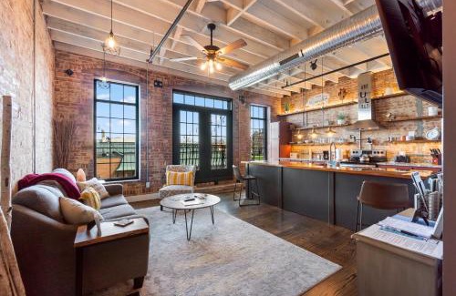 Perryville Apartment | Downtown Urban Loft above Restaurant #7