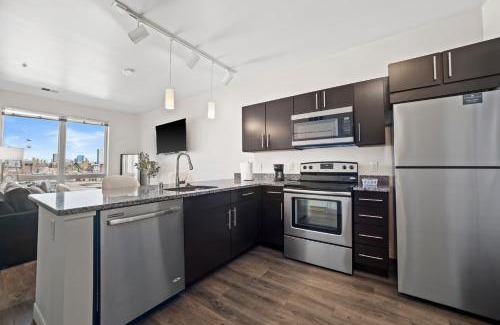 Fifth Ward Apartment | Downtown View Near Lake Michigan Plaza Black