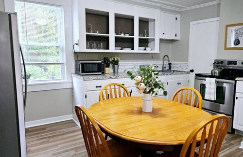 Waterville Apartment | Downtown Waterville Studio Apt|Washer/Dryer