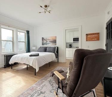 East Avenue Apartment | Downtownrochesterretreatstylishstudiowithkitchen