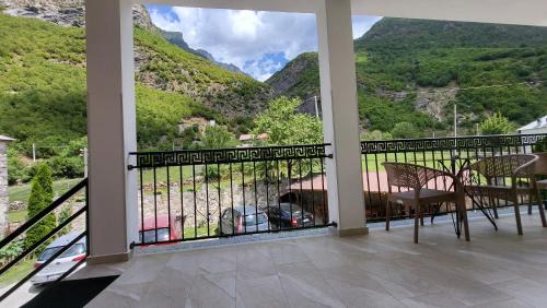 Dragobi Hotel | Dragobia House & Table