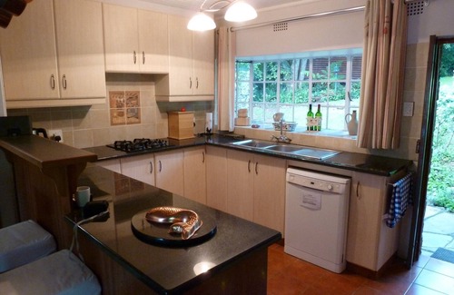 Cathkin Park Cottage | Drakensberg House - Champagne Valley Sleeps 1-8 persons.