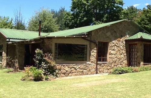 Cathkin Park Cottage | Drakensberg House - Champagne Valley Sleeps 1-8 persons.